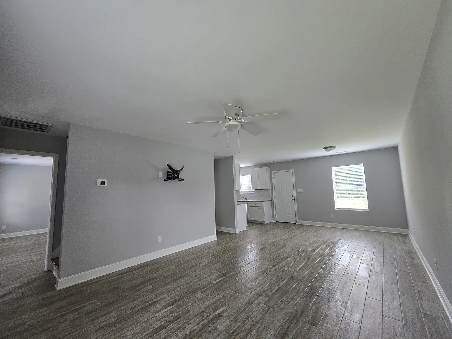3 bed, 2.5 bath, 1380 sqft, $1,700 — Photo 4