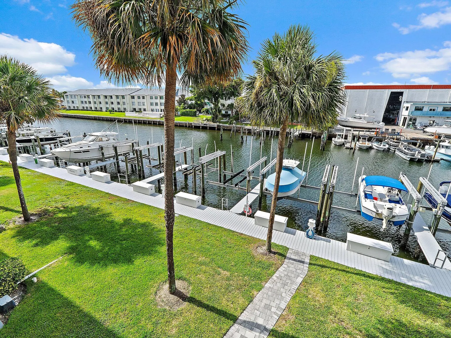 2 bed, 2.0 bath, 1154 sqft, $3,000 — Photo 2