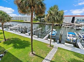 108 Paradise Harbour Blvd