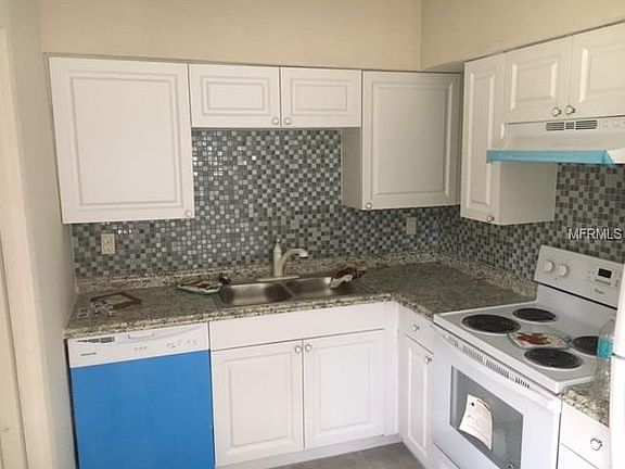 2nd image of 215 W Pierce Ave