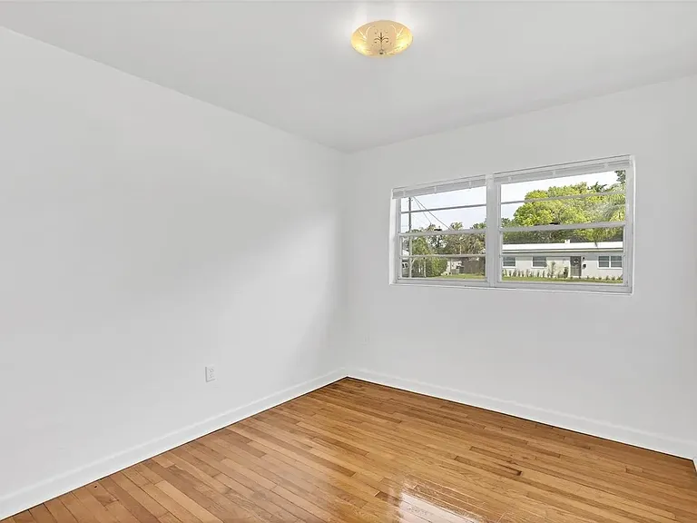 3702 E Esther St — Photo 9