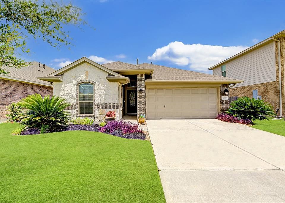 1st image of 4829 La Piedra Lane
