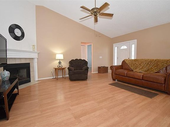 4th image of 722 Birgham Pl