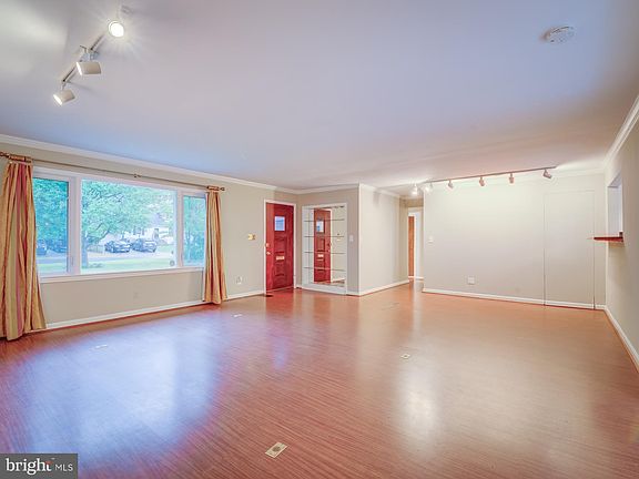 4th image of 3463 Washington Dr