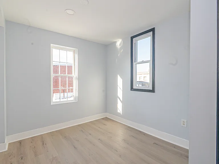 307 E 22nd St #2 — Photo 7
