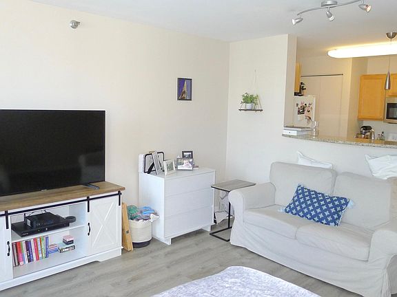 3rd image of 345 N La Salle Dr APT 2904