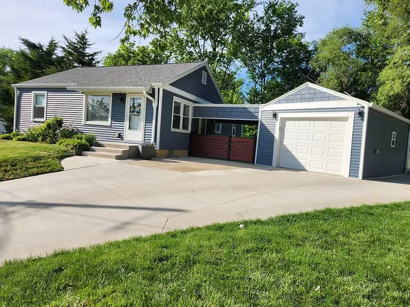 4934 N Glenaire Ct, Peoria Heights, IL 61616