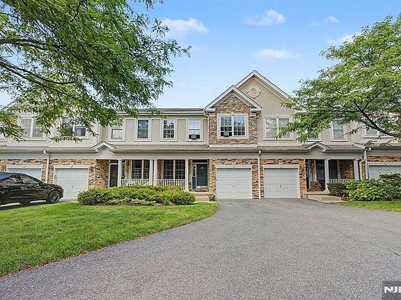 3rd image of 214 Levinberg Lane