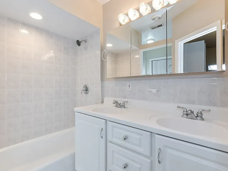 919 Greenwood Ave — Photo 10