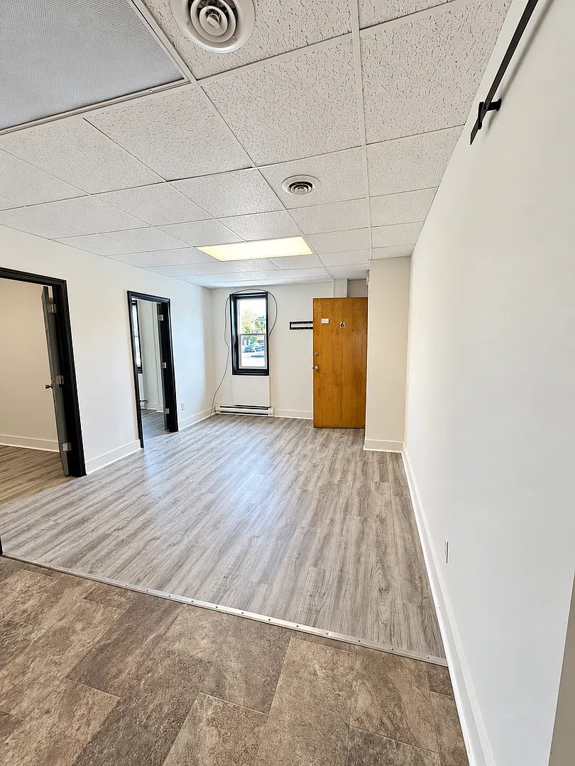 Wisconsin House Apartments — Photo 4
