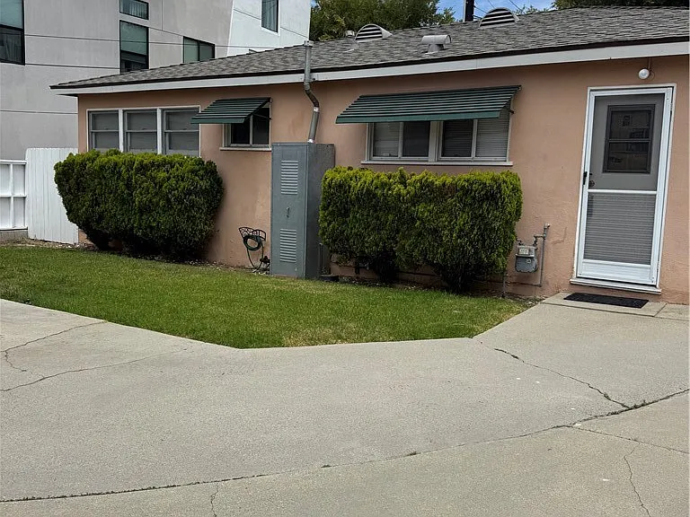 2006 Grant Ave — Photo 2