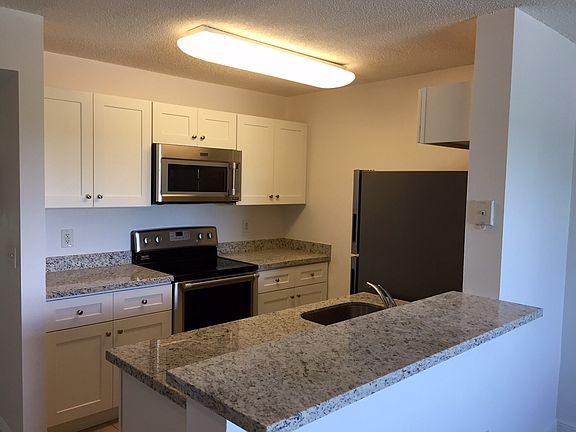 4th image of 1731 Meadows Cir W #1731
