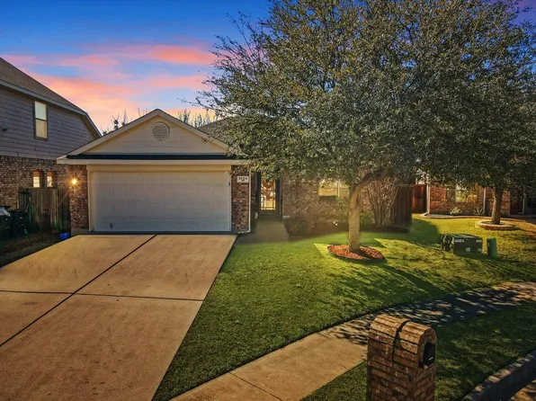 2824 Merry View Ln, Fort Worth, TX 76120