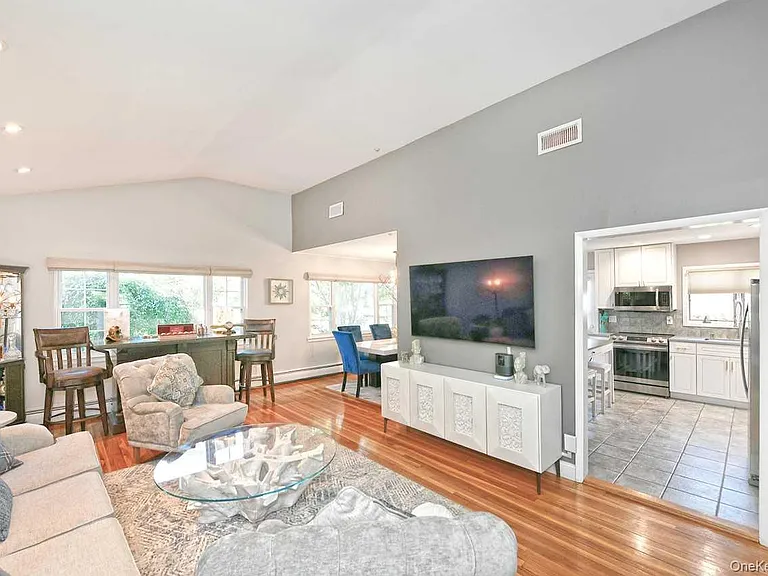 18 Shelter Hill Rd — Photo 10