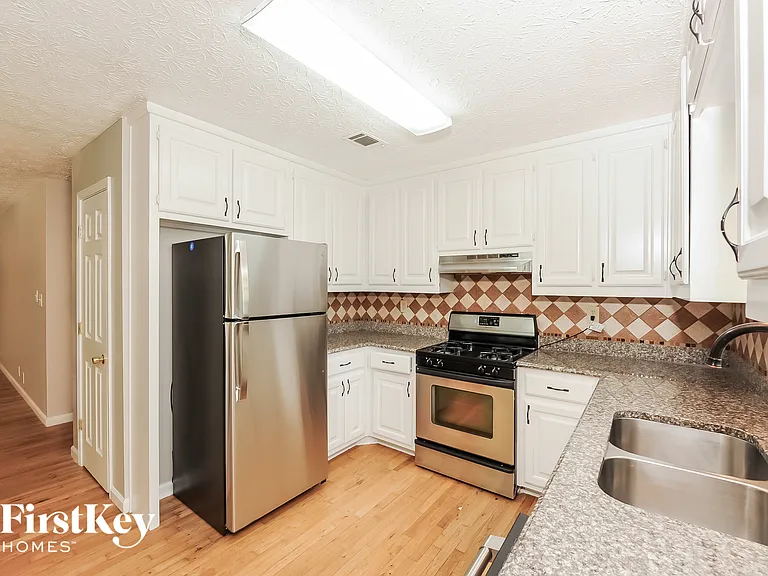 4945 Bent Creek Ct — Photo 6