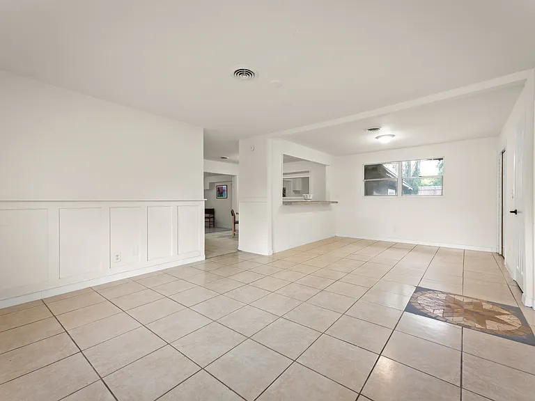 6750 Snow White Dr — Photo 3