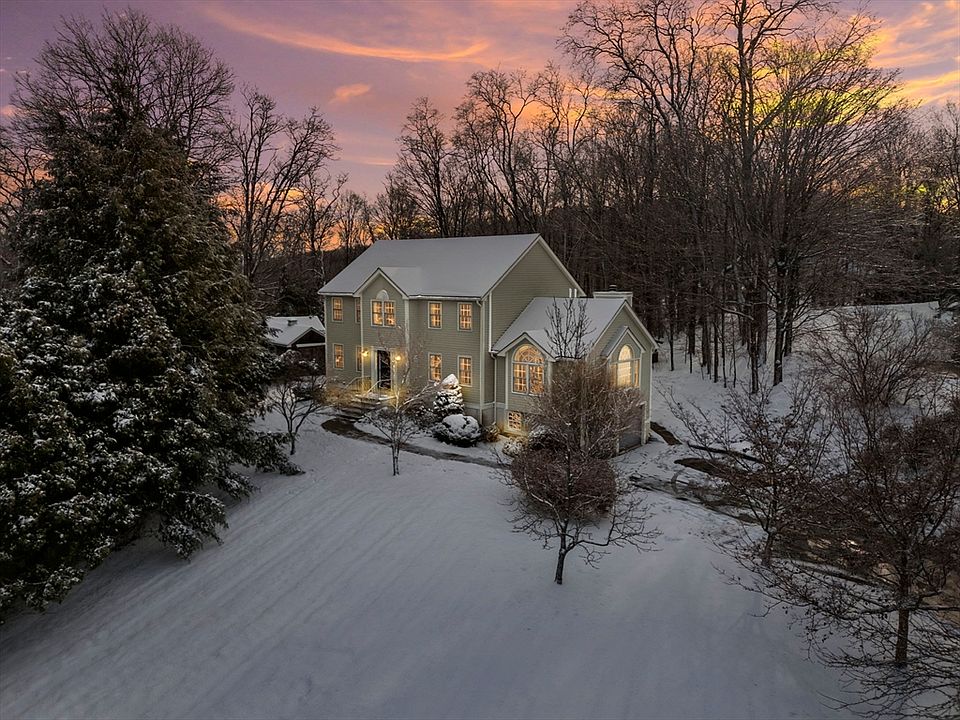 1st image of 4 Barberry Ln