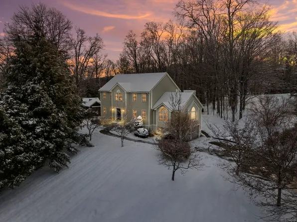 4 Barberry Ln, West Newbury, MA 01985