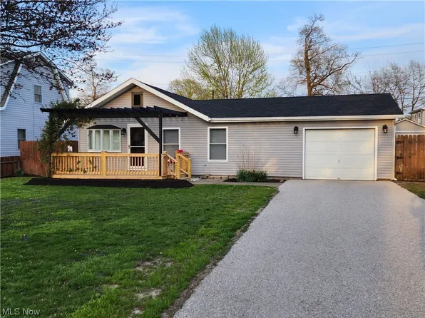 249 Fairfax Rd, Vermilion, OH 44089