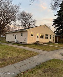 701 S 16th St, Grand Forks, ND, 58201