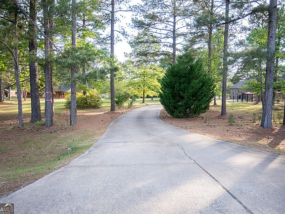 4th image of 1060 Edna Moore Rd