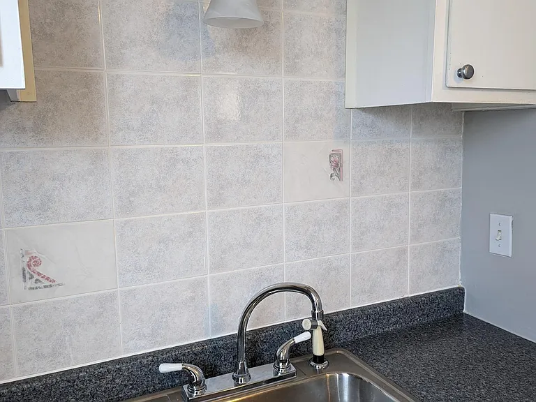 5486 Broadway St #1 — Photo 7