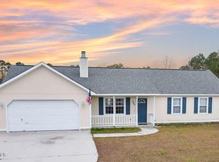 104 Foxden Dr, Hubert, NC 28539