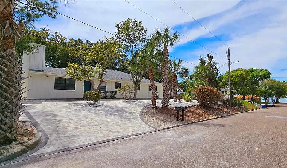 317 Pleasant St