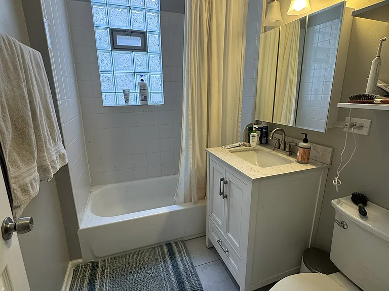 1644 W Nelson St #2 — Photo 7