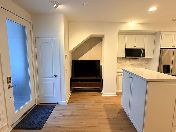 3rd image of 5405 W 149th Pl Unit 10