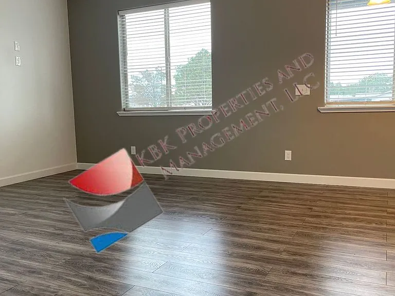 1703 Ross Ave — Photo 16