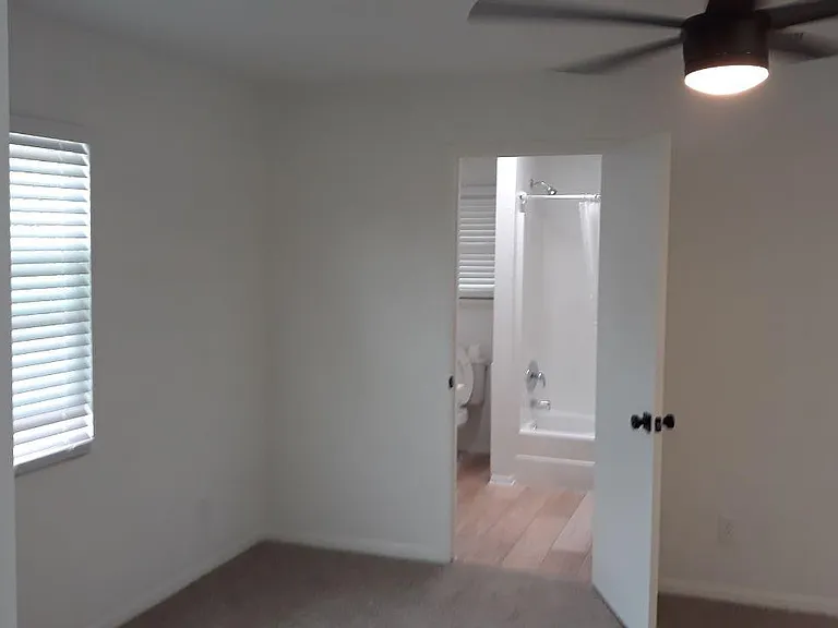 508 E Leroy St — Photo 16