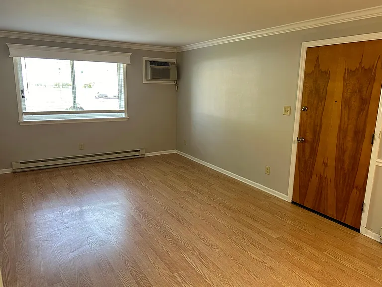 112 W Jones St #9 — Photo 5