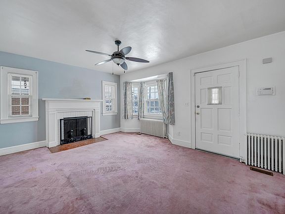 4th image of 1605 Syracuse Ave NW