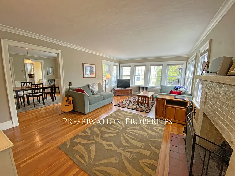 331 Lowell Ave — Photo 2