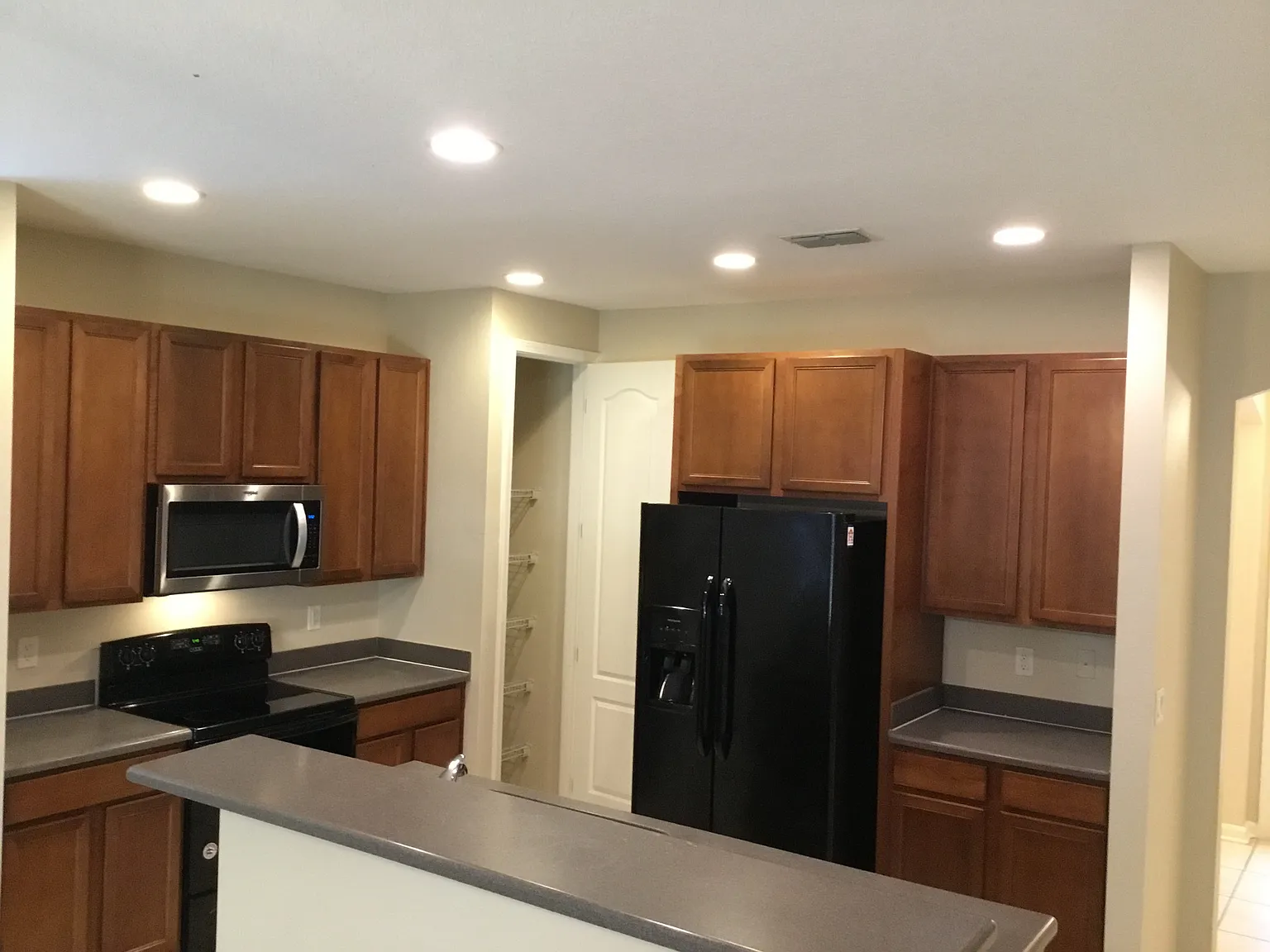 3 bed, 2.0 bath, 1527 sqft, $2,055 — Photo 3
