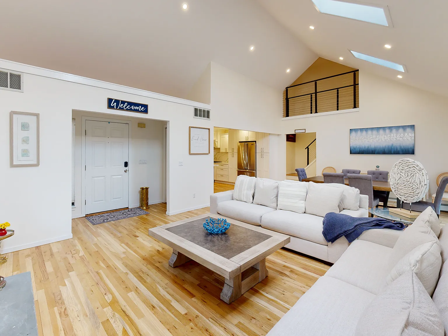 Luxurious Quogue Village 4 Bedroom 2.5 Bath Home — Photo 3