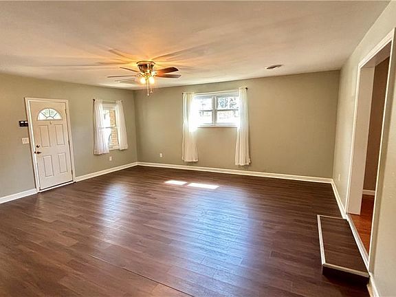 4th image of 3948 Valley Dr