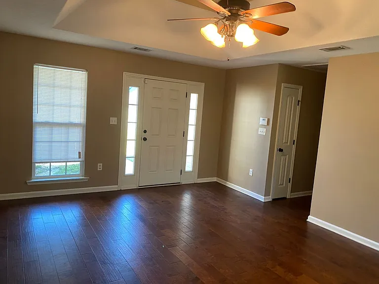 4898 Grant Dr — Photo 23