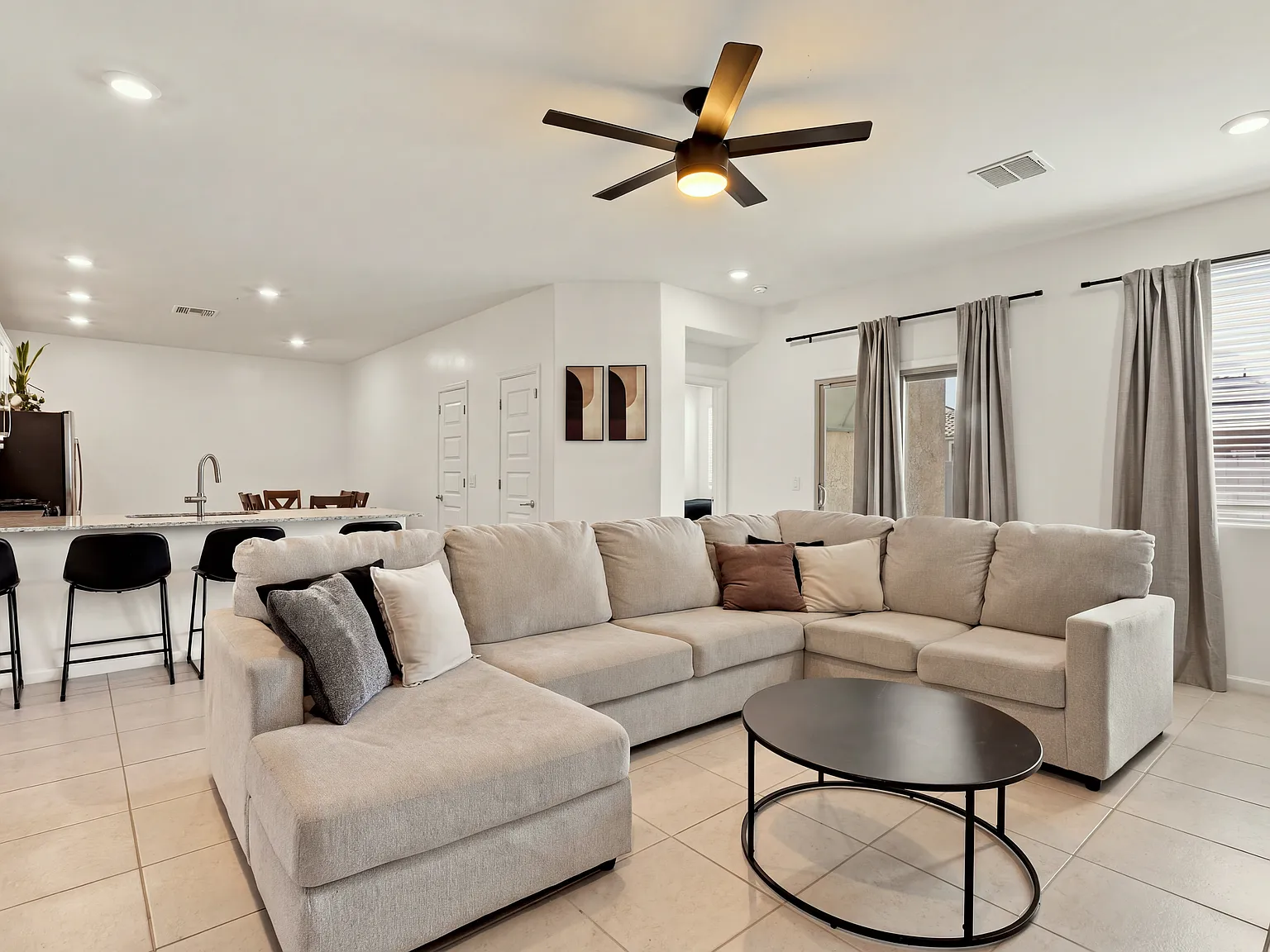 3 bed, 1391 sqft, $2,150 — Photo 4