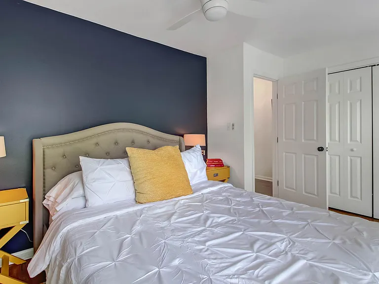 516 E Charlton Ln — Photo 14