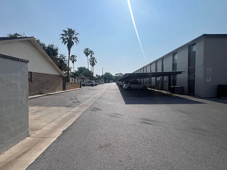 Retama Apartments — Photo 7