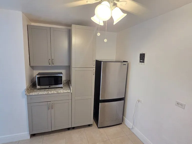 3351 SW 7th St #3351 — Photo 4