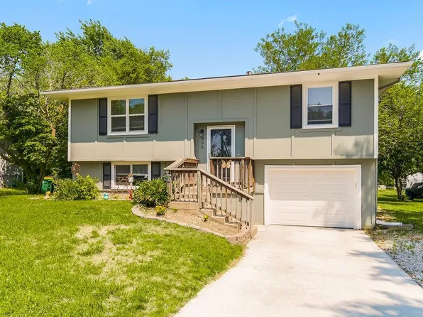 905 W 4th St, Edgerton, KS 66021