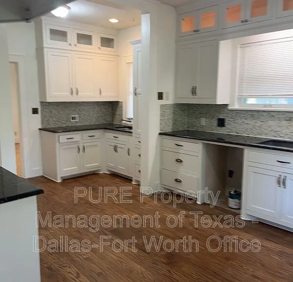 501 E Monroe St — Photo 15