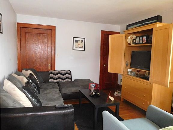 4th image of 137 Hawthorne Ave