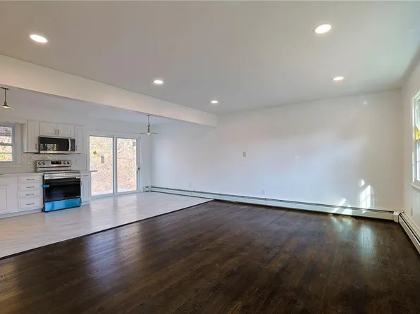 21 Ireland Drive, Poughkeepsie, NY 12603