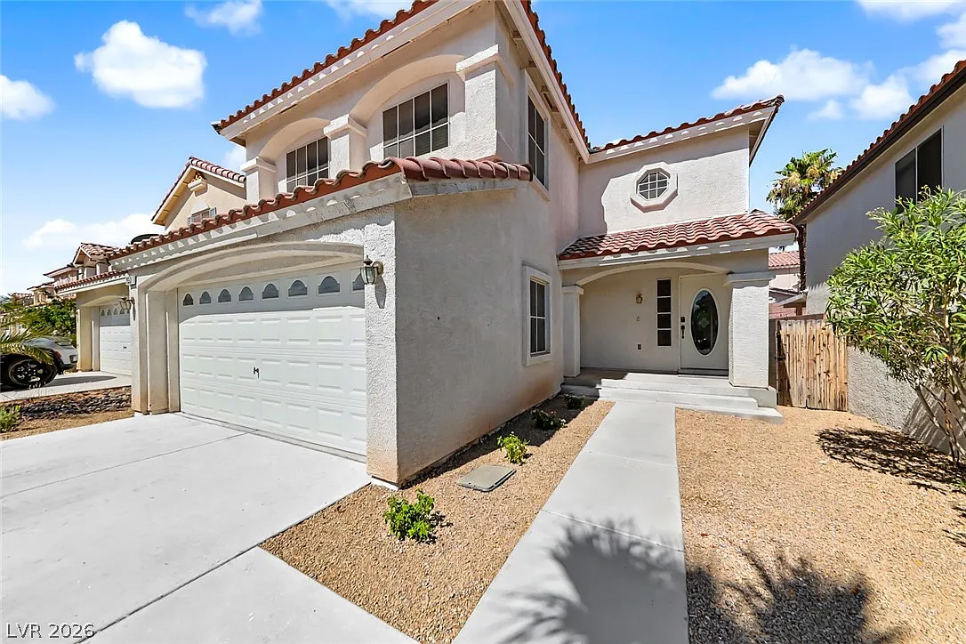 4 bed, 2.5 bath, 2001 sqft, $2,495 — Photo 2