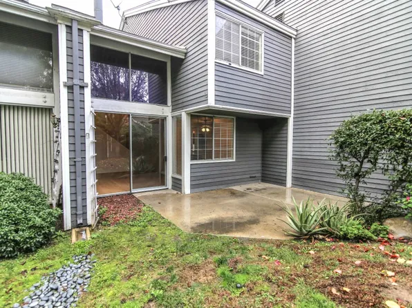 25441 Pine Creek Ln, Wilmington, CA 90744