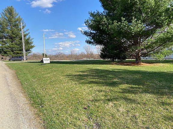 Sits on quiet dead end road.